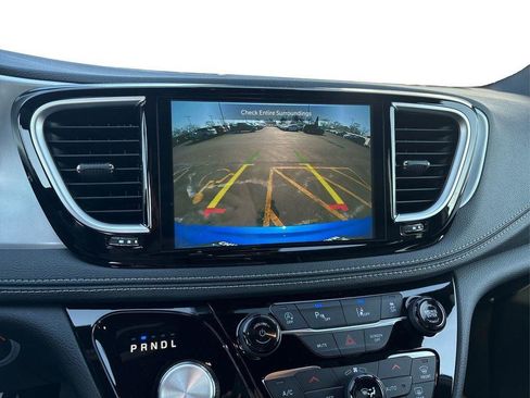 New 2026 Chrysler Pacifica Limited image 27