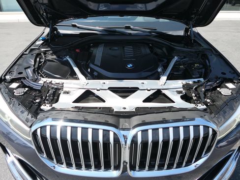 Used 2020 BMW 740i w/ Premium Package RWD image 31