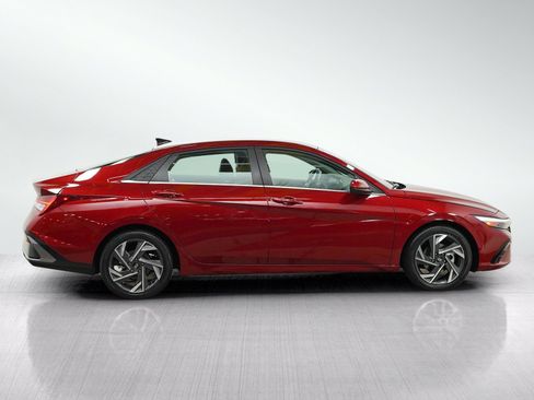 Used 2025 Hyundai Elantra SEL FWD image 6
