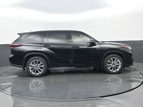 Used 2026 Toyota Highlander Limited image 2