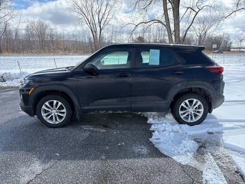 Used 2022 Chevrolet TrailBlazer LS image 2