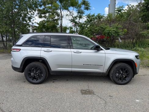 New 2026 Jeep Grand Cherokee Altitude AWD/4WD image 6