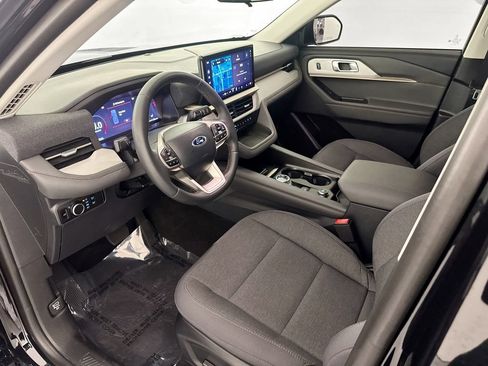 Used 2025 Ford Explorer Active AWD/4WD image 9