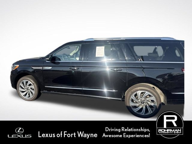 Used 2023 Lincoln Navigator L Reserve AWD/4WD image 9