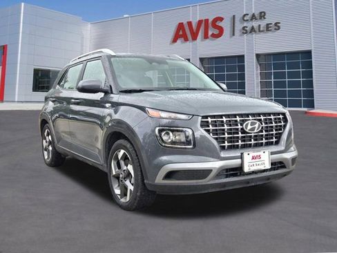 Used 2025 Hyundai Venue SEL FWD image 3