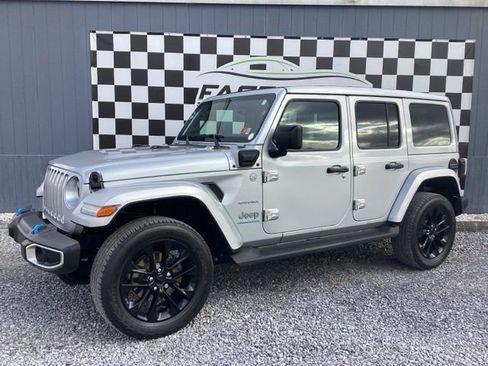 Used 2023 Jeep Wrangler Unlimited Sahara w/ Cold Weather Group AWD/4WD image 5