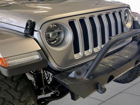 Used 2019 Jeep Wrangler Unlimited Sahara AWD/4WD image 30