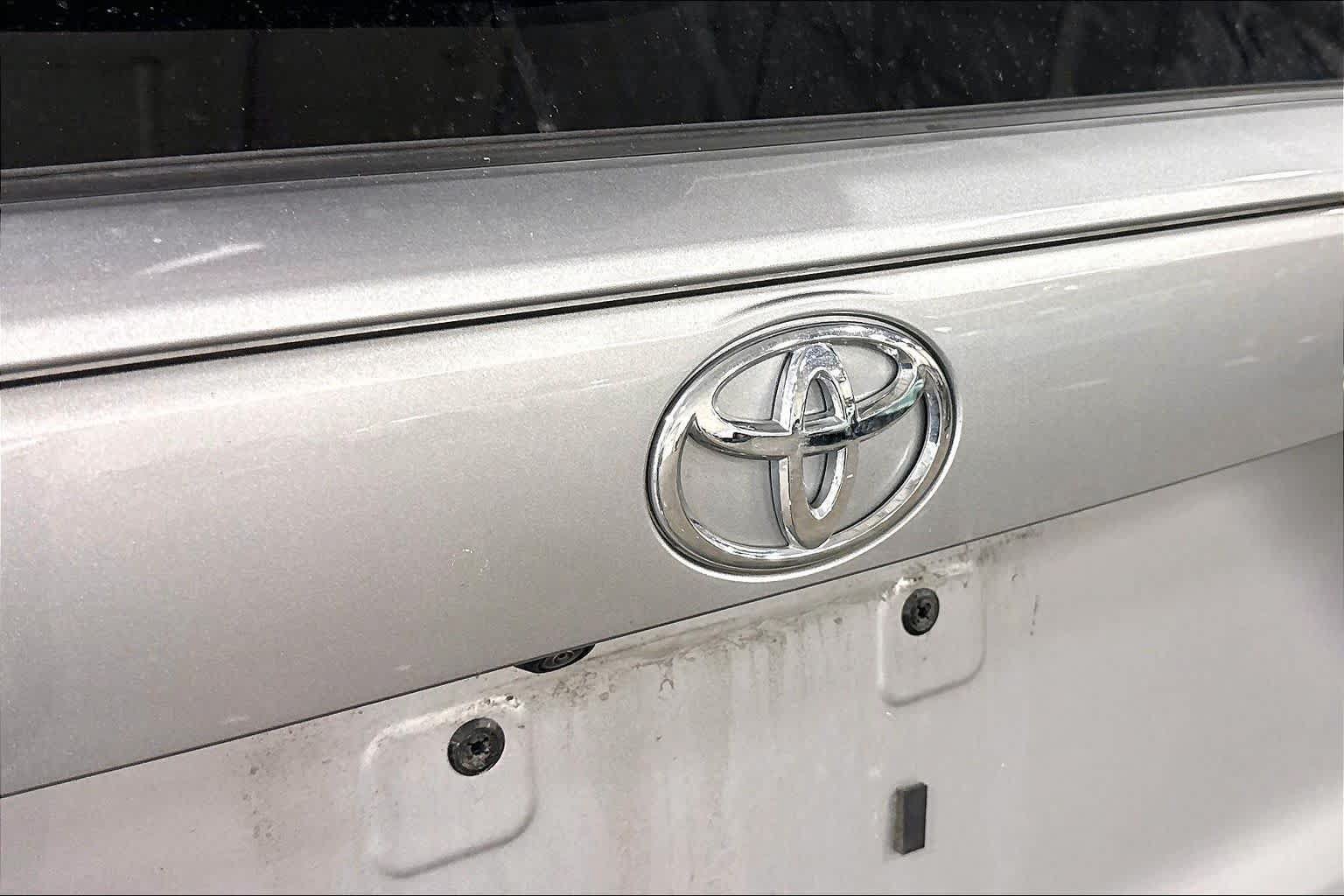 Used 2023 Toyota RAV4 XLE Premium AWD/4WD image 31