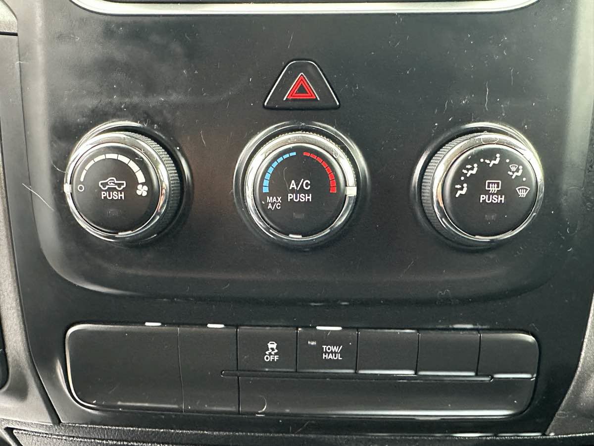 Used 2017 RAM 1500 Express AWD/4WD image 19