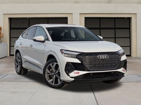 Used 2024 Audi Q4 e-tron Premium Plus image 33