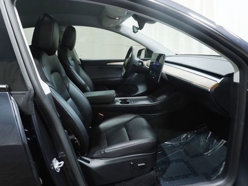 Used 2024 Tesla Model Y Performance image 12