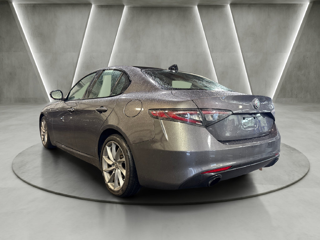 Used 2024 Alfa Romeo Giulia Ti RWD image 5