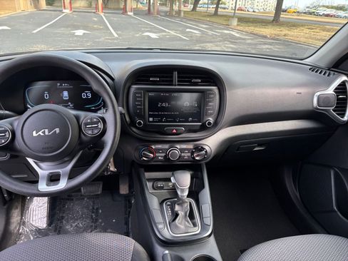 Used 2025 Kia Soul LX w/ LX Technology Package image 28
