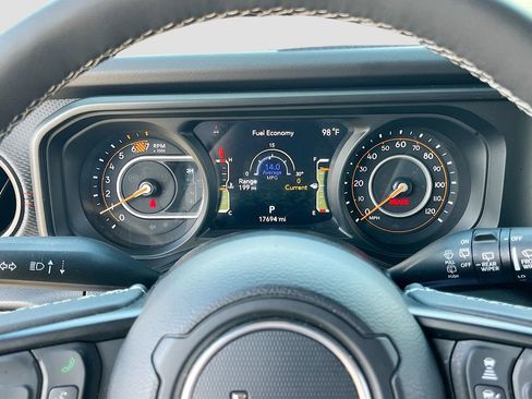 Used 2025 Jeep Wrangler Unlimited Rubicon image 12