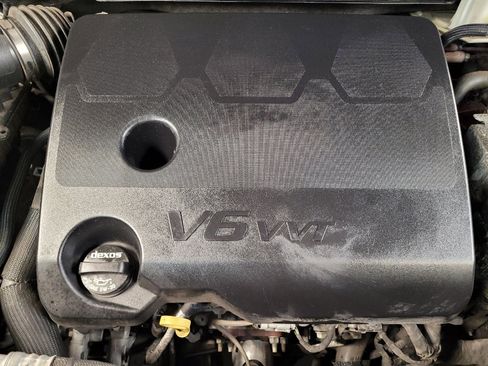 Used 2021 Chevrolet Traverse LT FWD image 30