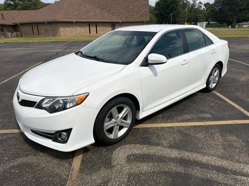 Used 2012 Toyota Camry SE FWD image 2
