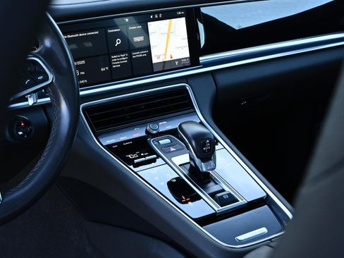 Used 2020 Porsche Panamera 4 image 21