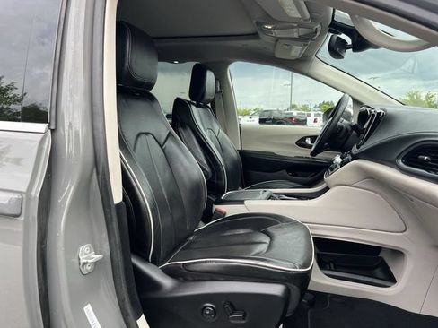 Used 2022 Chrysler Pacifica Limited FWD image 27