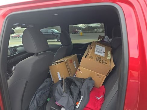 Used 2016 Toyota Tacoma TRD Off-Road image 10