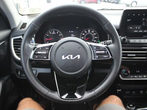 Used 2022 Kia Seltos EX AWD/4WD image 15