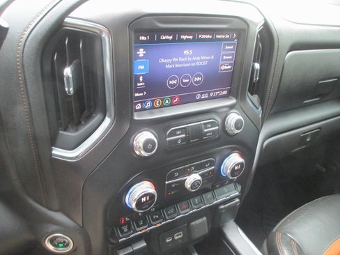 Used 2020 GMC Sierra 2500 AT4 w/ AT4 Premium Package image 27