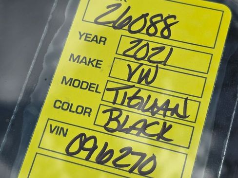 Used 2021 Volkswagen Tiguan SE image 42