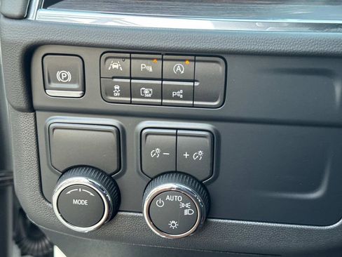 New 2025 Chevrolet Suburban LS image 21