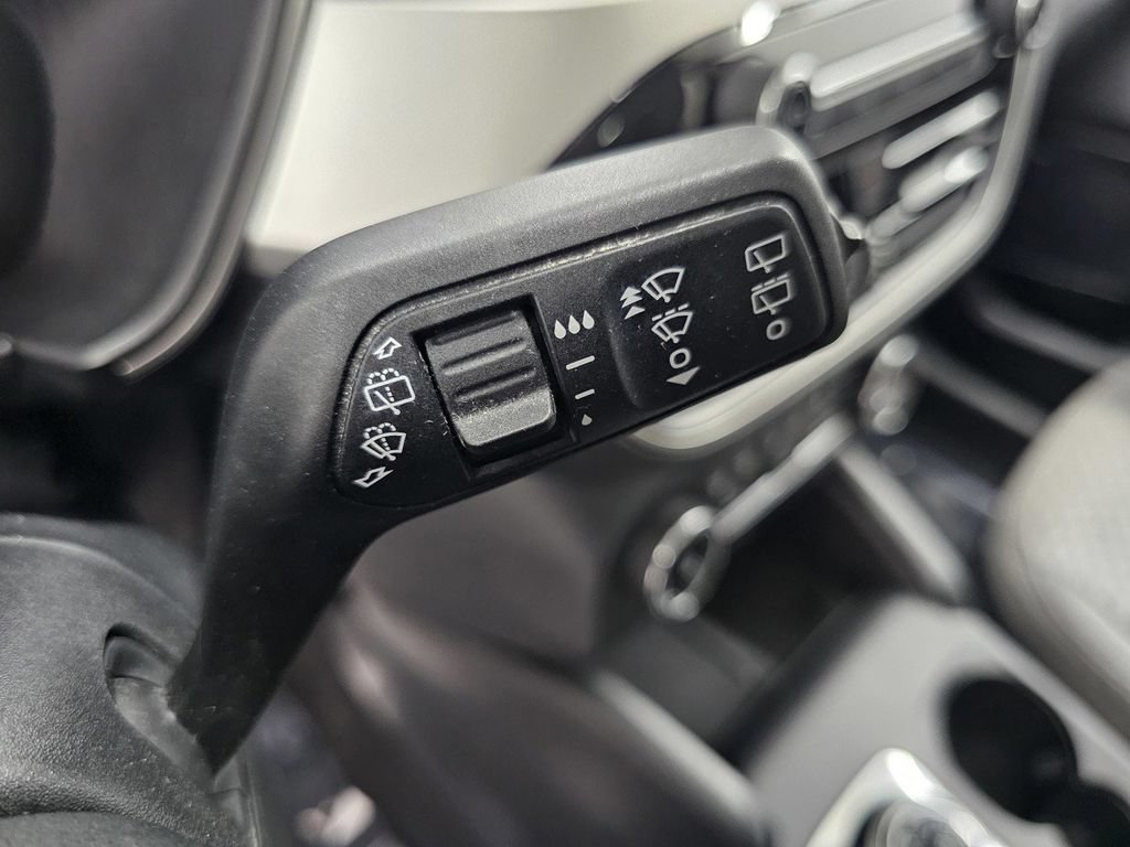 Used 2020 Ford Escape SE FWD image 35