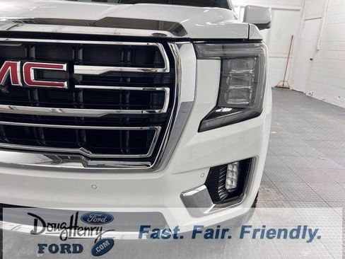 Used 2022 GMC Yukon SLT w/ SLT Premium Package image 11