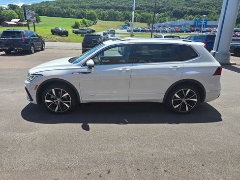 Used 2024 Volkswagen Tiguan SEL R-Line AWD/4WD image 5