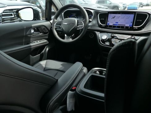 New 2026 Chrysler Pacifica Select image 21