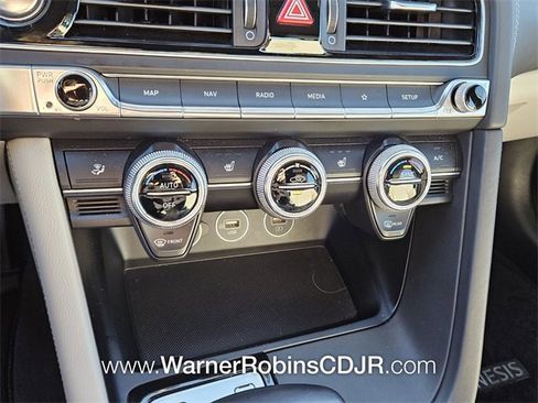 Used 2023 Genesis G70 2.0T image 22