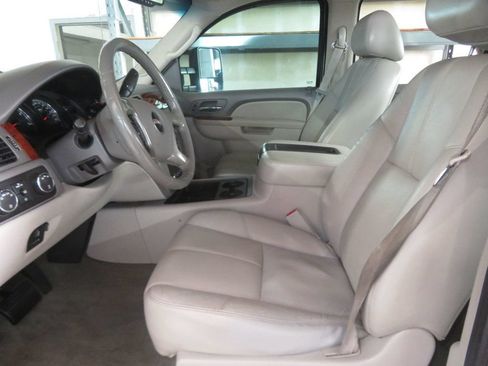 Used 2010 GMC Sierra 2500 SLT w/ SLT Convenience Package AWD/4WD image 18