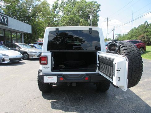 Used 2018 Jeep Wrangler Unlimited Sahara AWD/4WD image 22