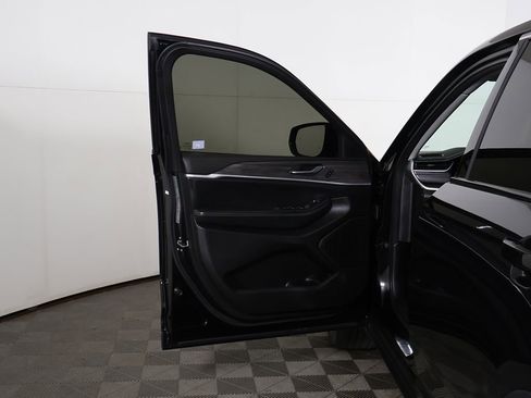 Used 2023 Jeep Grand Cherokee Limited AWD/4WD image 19