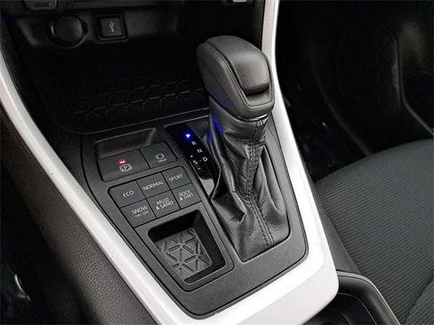 Used 2020 Toyota RAV4 LE image 30