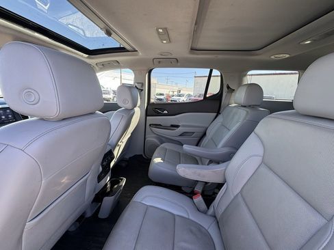 Used 2022 GMC Acadia SLT w/ Technology Package image 2