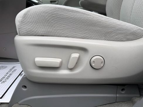 Used 2014 Toyota Sienna LE FWD image 26