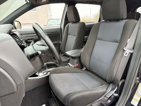 Used 2018 Mitsubishi Outlander LE FWD image 19