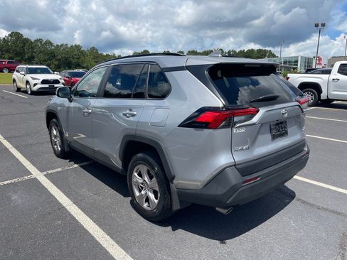 Used 2025 Toyota RAV4 XLE w/ Convenience Package FWD image 14