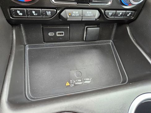 Used 2023 GMC Yukon SLT image 30