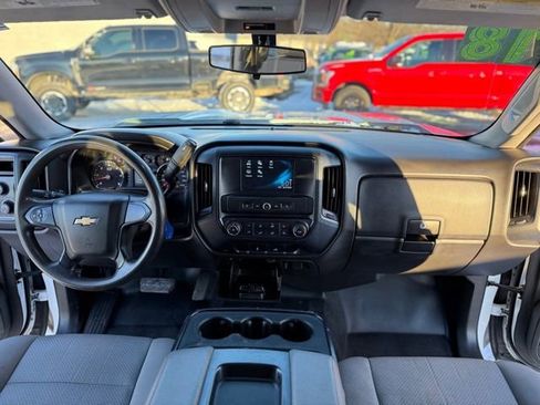 Used 2018 Chevrolet Silverado 1500 Custom image 3