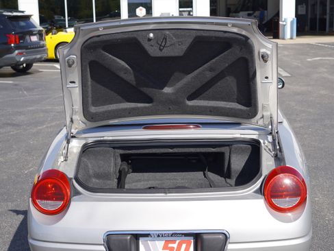 Used 2004 Ford Thunderbird image 27