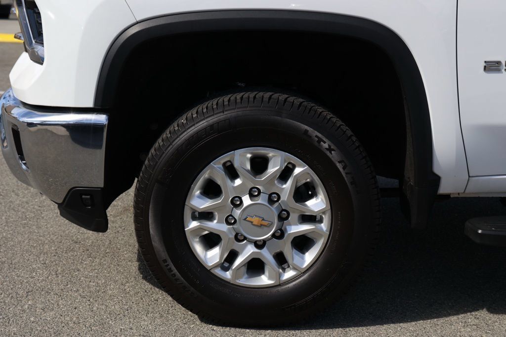 Used 2024 Chevrolet Silverado 2500 LTZ AWD/4WD image 12