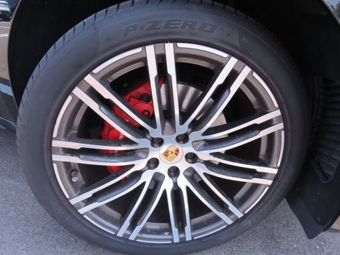 Used 2018 Porsche Macan GTS AWD/4WD image 18