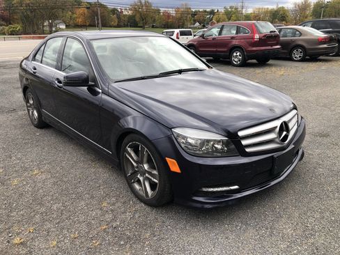 Used 2011 Mercedes-Benz C 300 4MATIC Sedan image 4