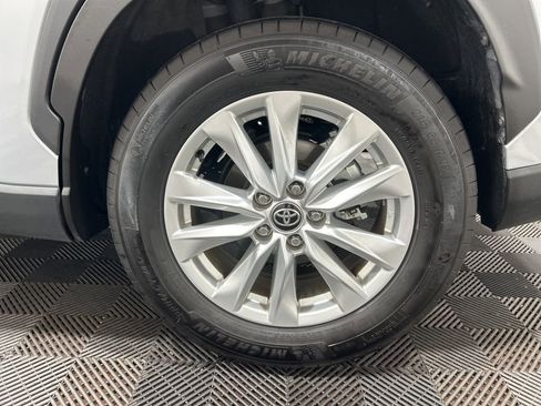 Used 2024 Toyota Corolla Cross LE image 32