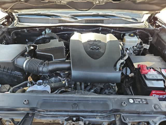 Used 2019 Toyota Tacoma TRD Off-Road w/ Technology Package AWD/4WD image 12