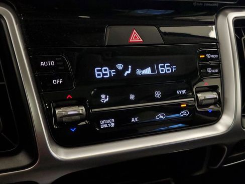 Certified 2023 Kia Sorento EX w/ Panoramic Sunroof Package image 21