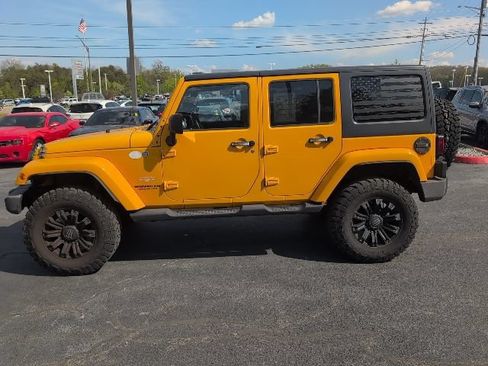 Used 2013 Jeep Wrangler Unlimited Sahara w/ Dual Top Group AWD/4WD image 5